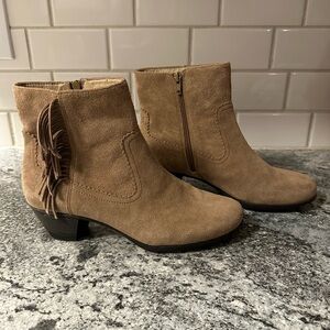 EASY SPIRIT 8.5 Tan suede fringe comfort insole woman non-slip sole boot boho
